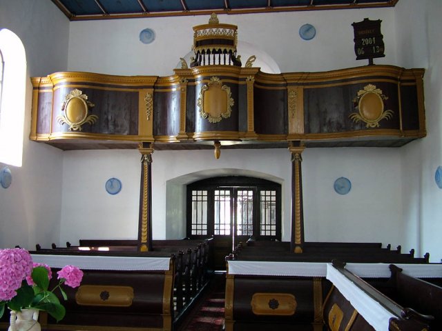 Komoro karzat es templombelso